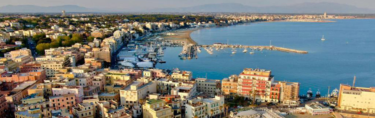 Anzio: veduta dall' alto del porto