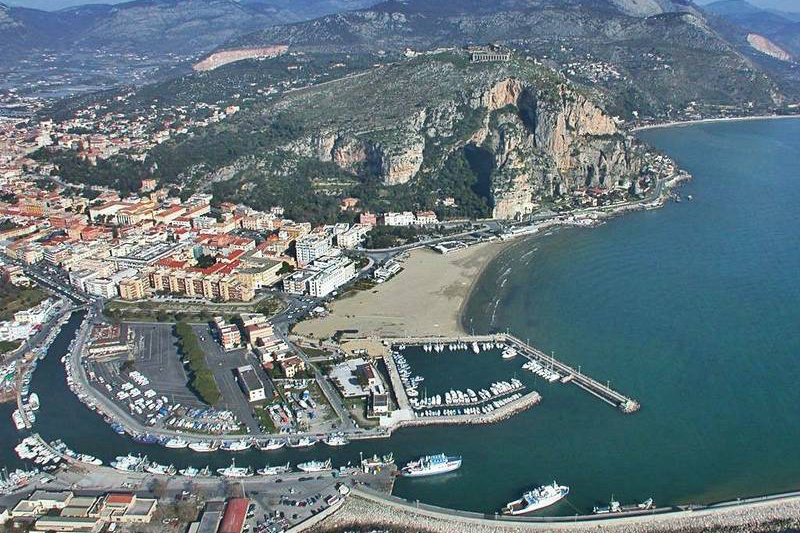 Terracina: view of the port